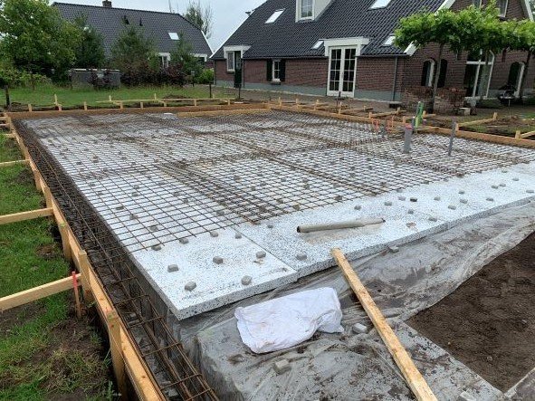 Wapening op de fundering van een buitenverblijf